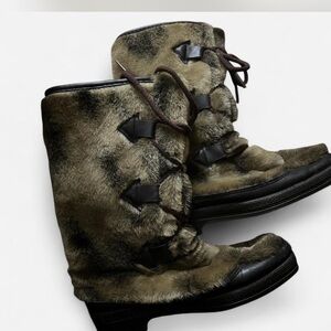 Women's Fur-Lined Boots